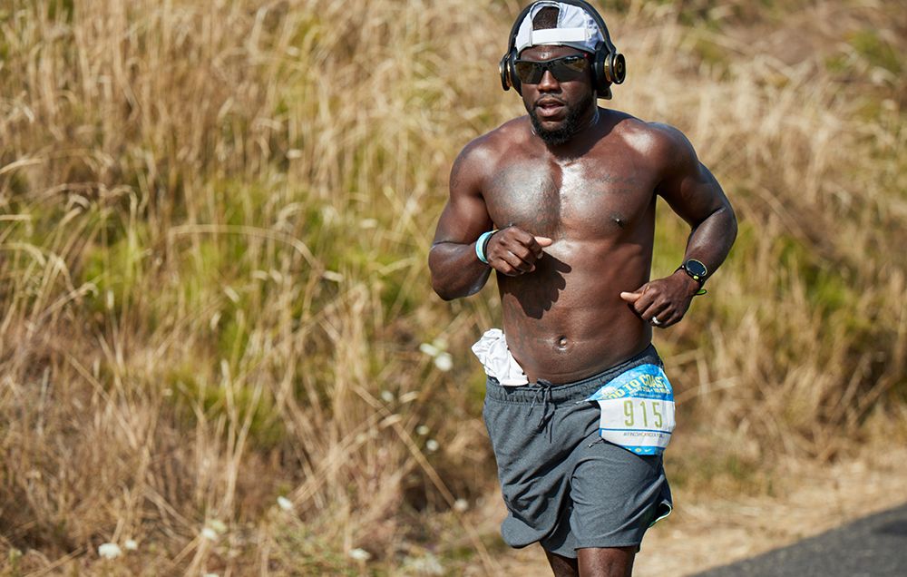 Kevin Hart Suffers Abdominal Tear Following Race Against Former NFL RB Stevan Ridley