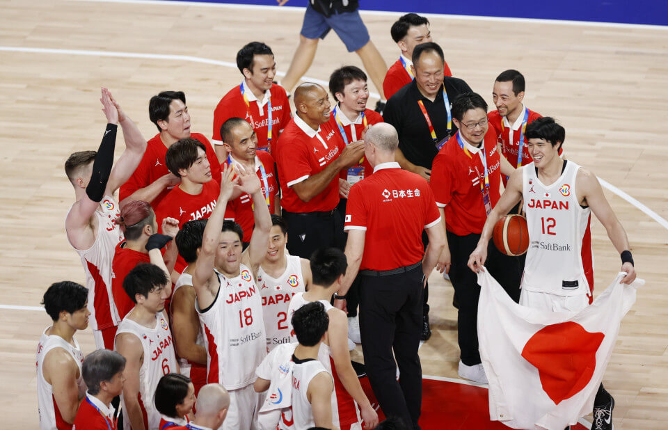 Tominaga's Six Threes and Hawkinson's 29 Points Lead Japan to Top Asian Ranking with 80-71 Victory