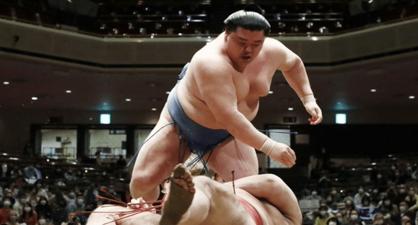 Takayasu Shows Veteran Mastery to Take Down Young Star Onosato Amidst Injuries at Summer Grand Sumo Tournament