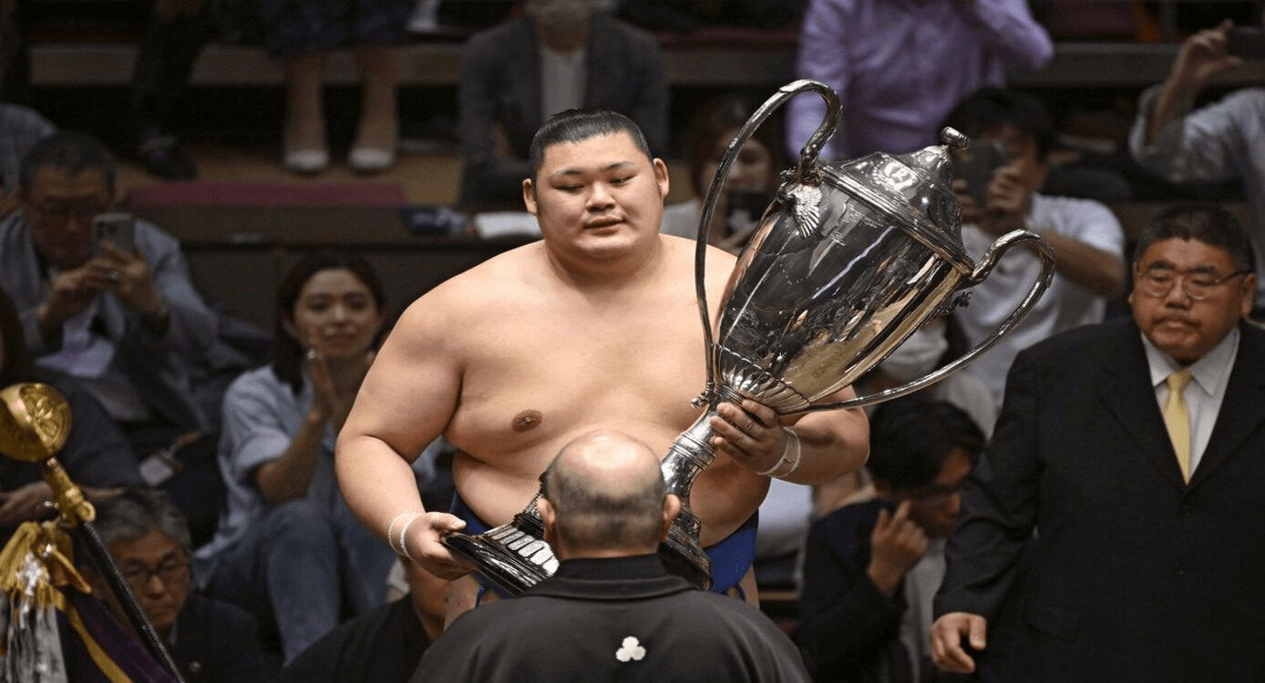 Rising Star Onosato Claims Summer Grand Sumo Tournament Title, Sets Record for Fastest Victory in History