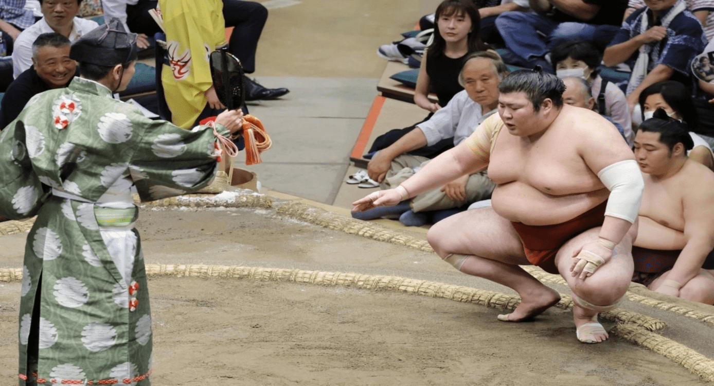 Atamifuji Overpowers Ozeki Kirishima on Grand Sumo Tournament Day 3